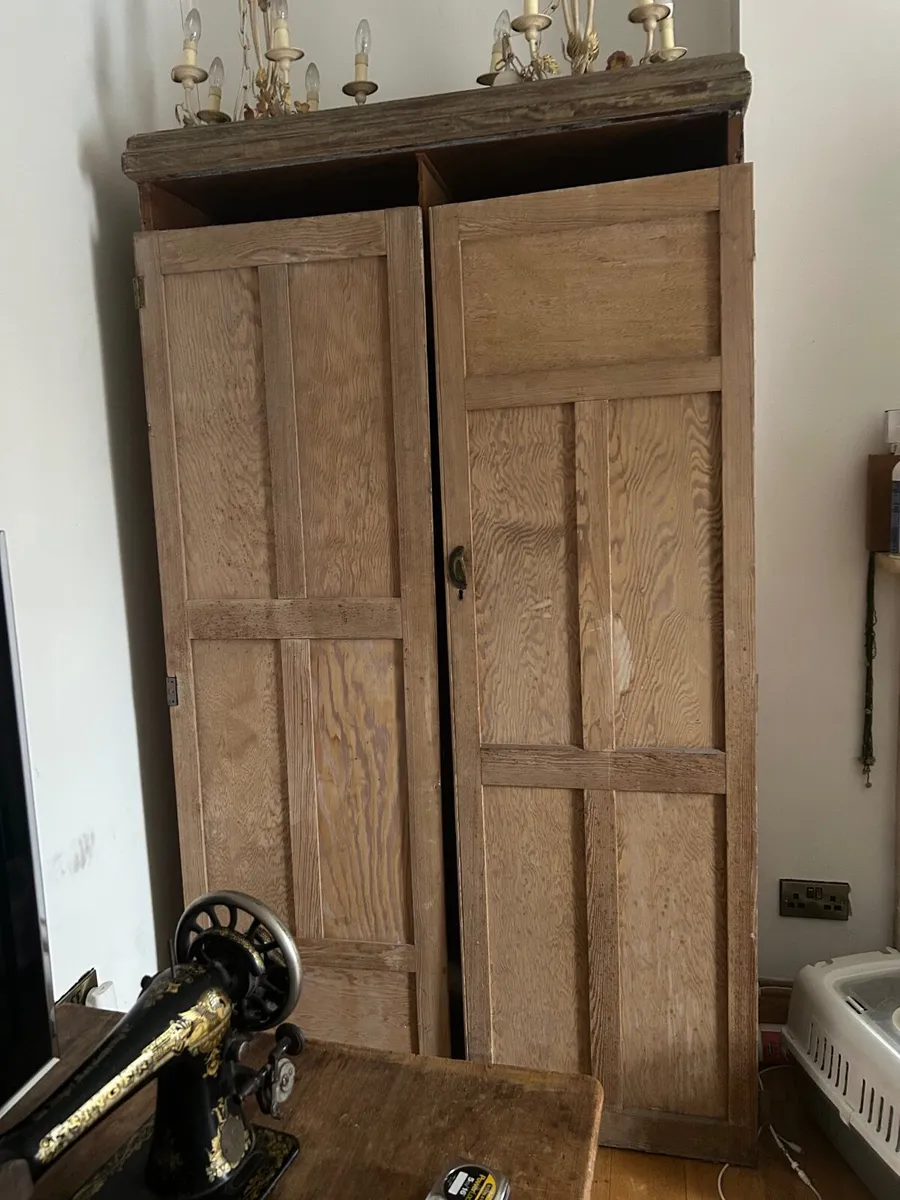 Wardrobe Free - Image 2