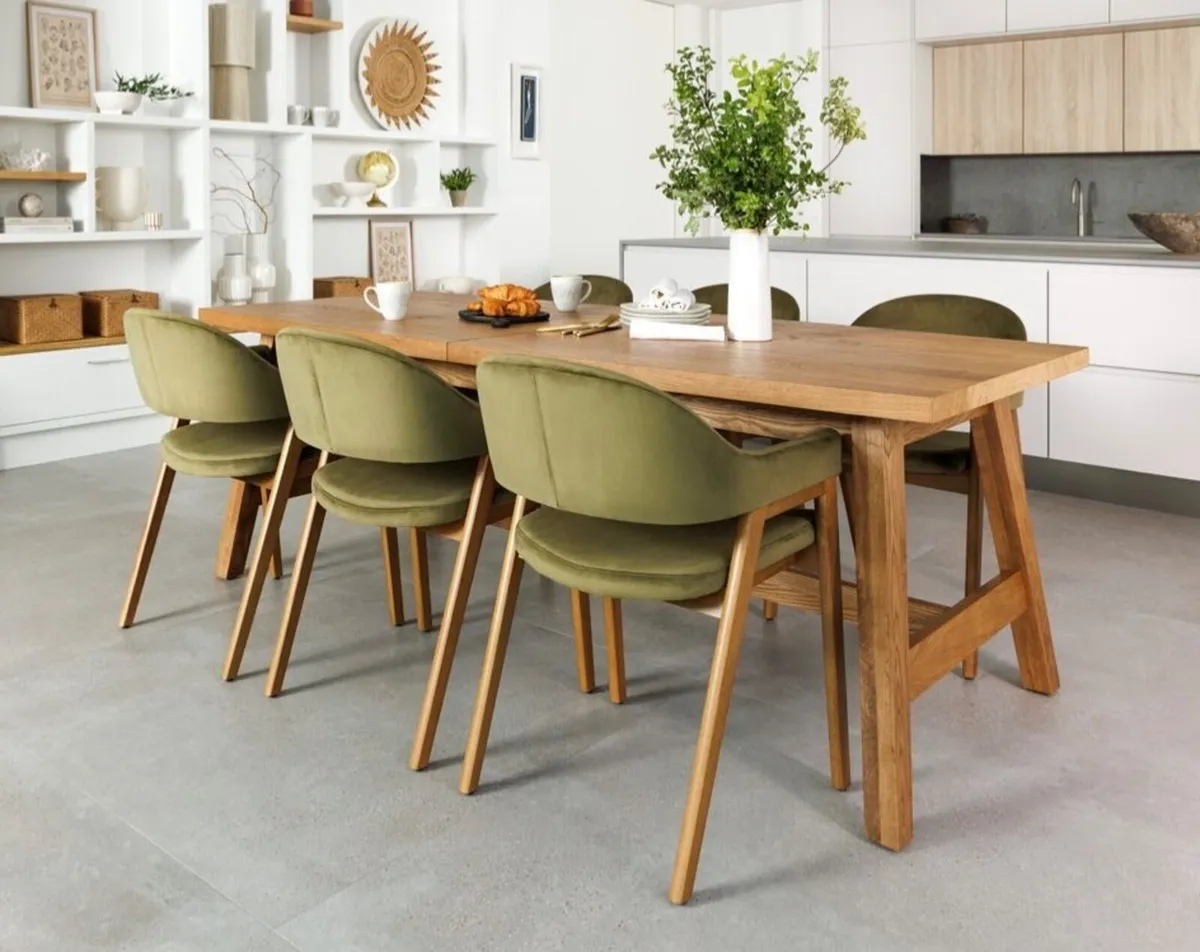 Extendable table and 6 olive green velvet chairs - Image 1