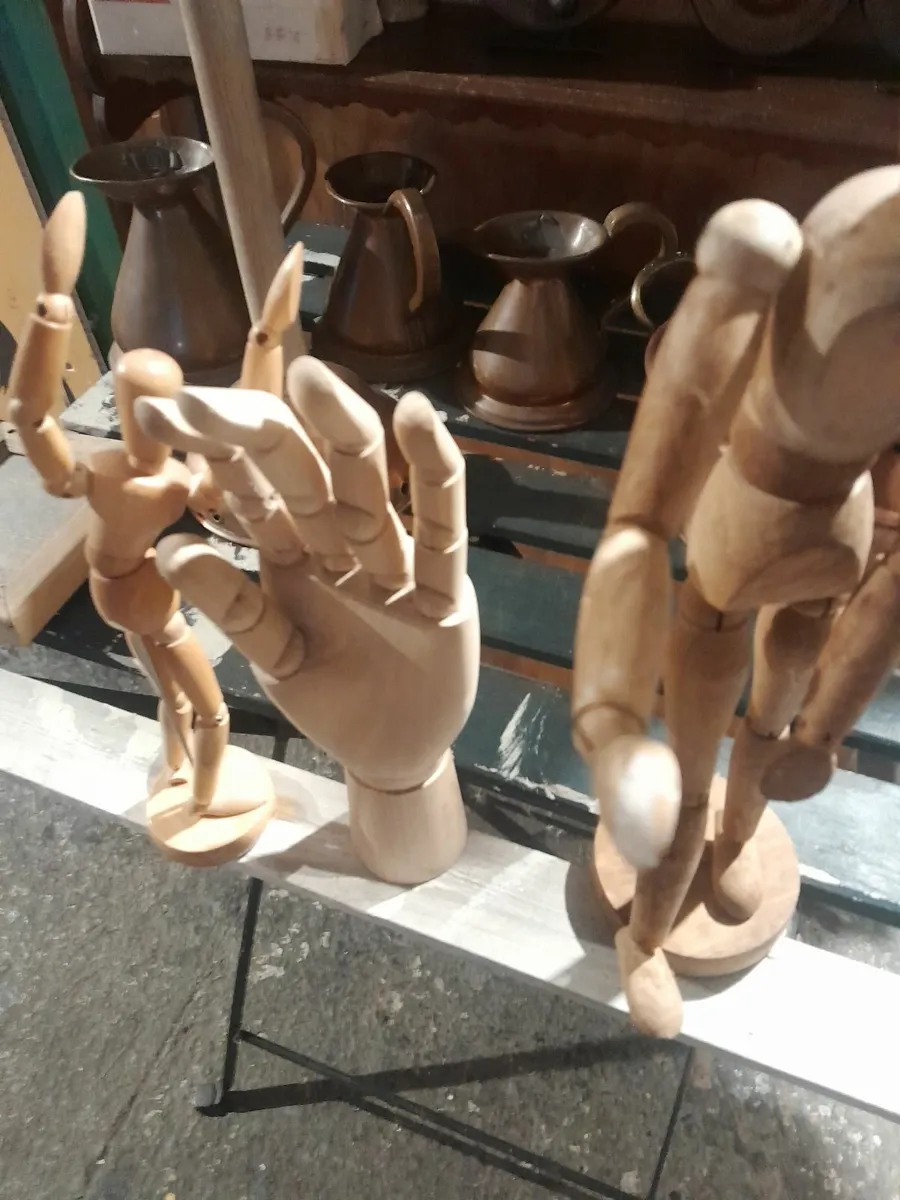 Three  artists  wooden  models - Image 1