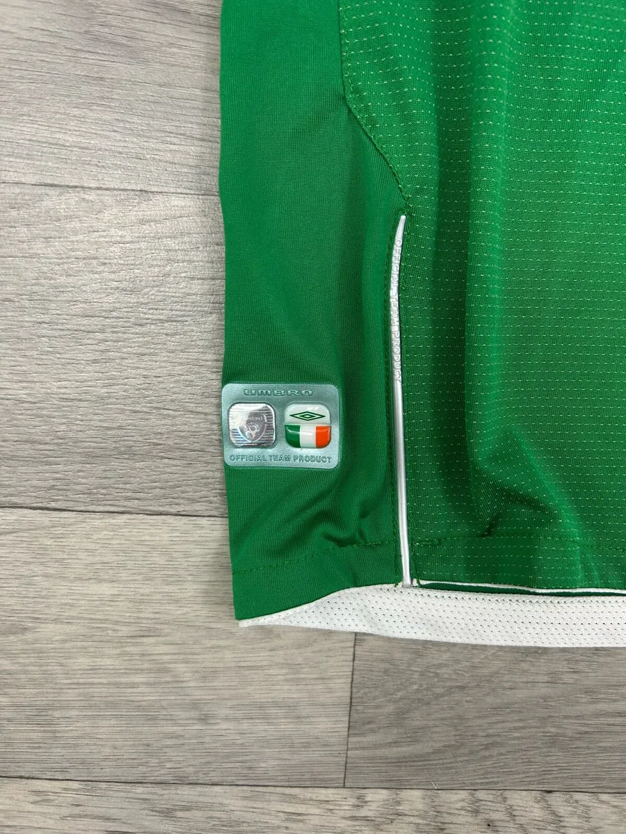 Vintage 2004 Umbro Ireland Home Jersey Shirt L - Image 2