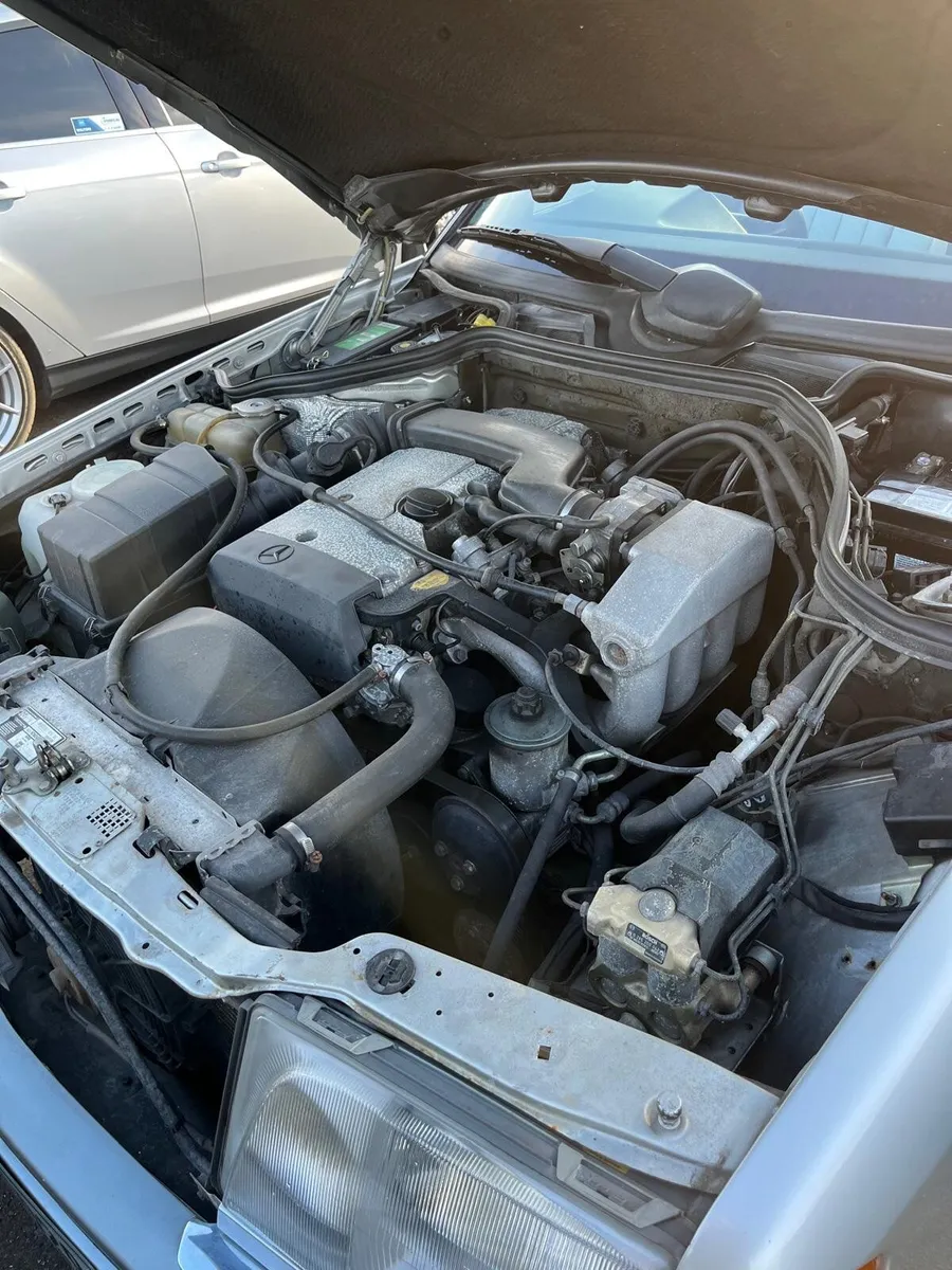 1993 Mercedes-Benz E220 Coupe - Image 4
