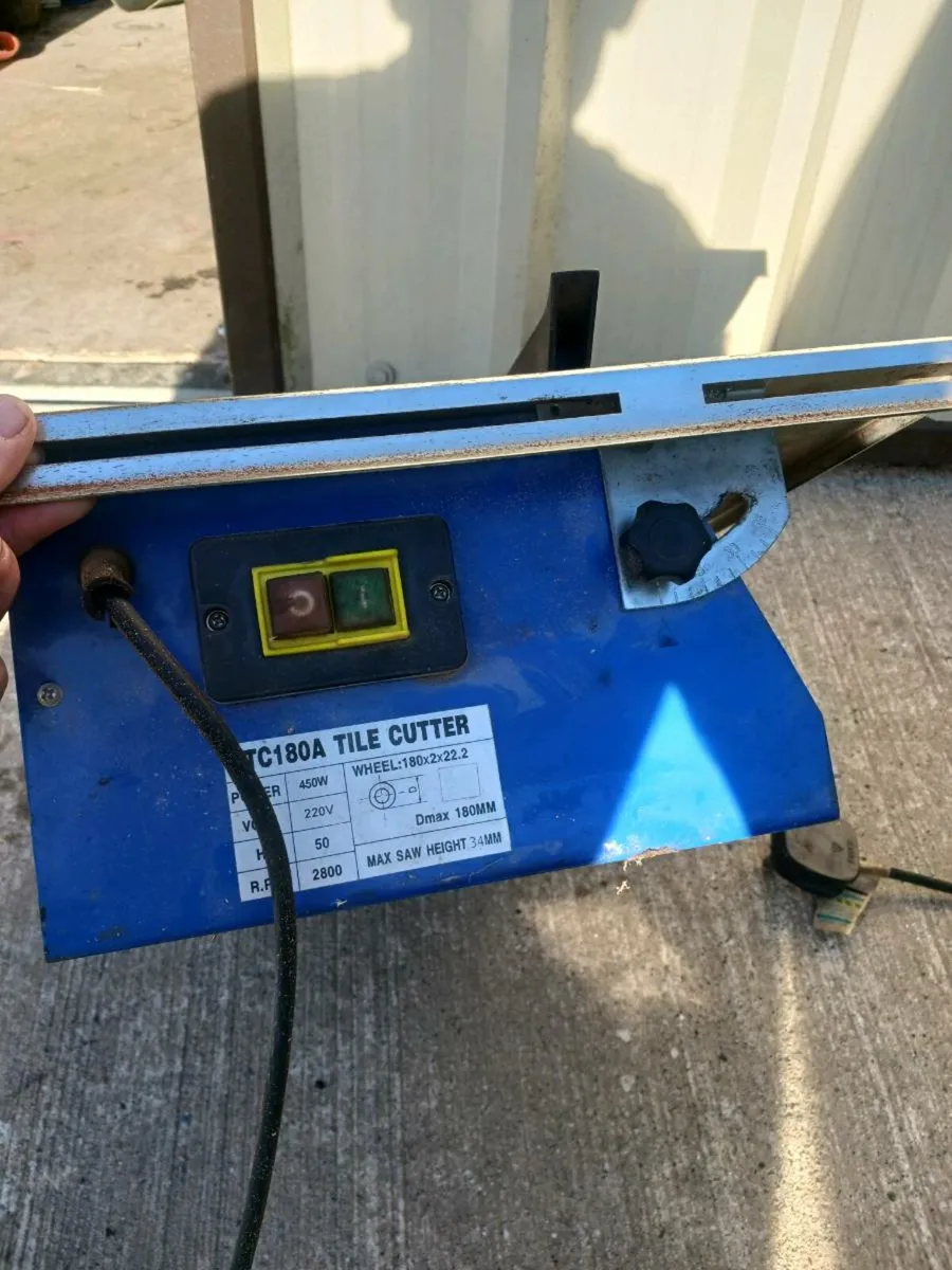Tile cutter - Image 1
