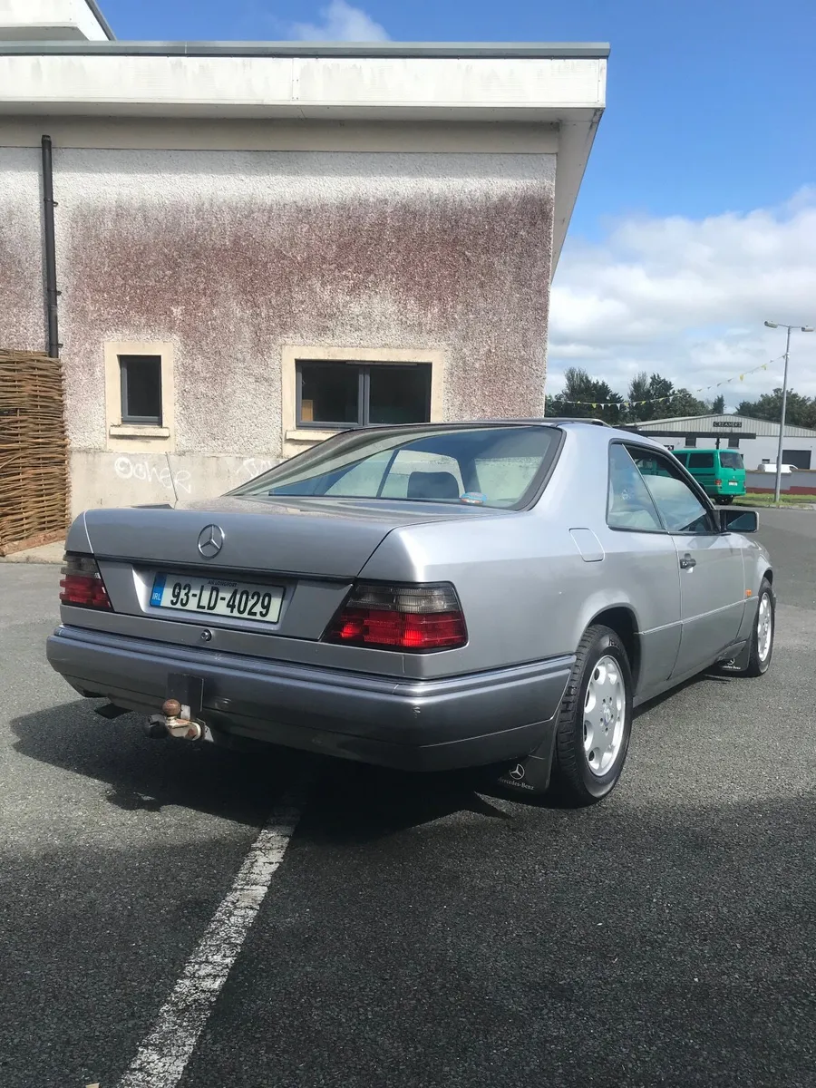 1993 Mercedes-Benz E220 Coupe - Image 2