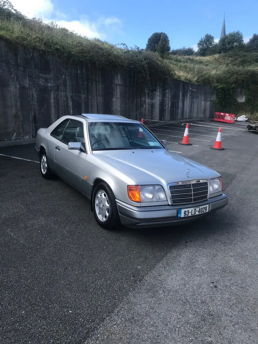 1993 Mercedes-Benz E220 Coupe - Image 1