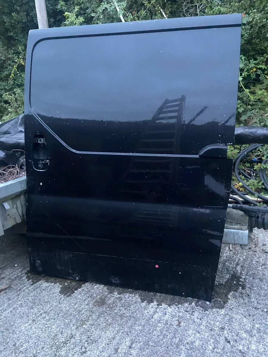 Nissan Primaster Sliding Door 2014 - Image 1