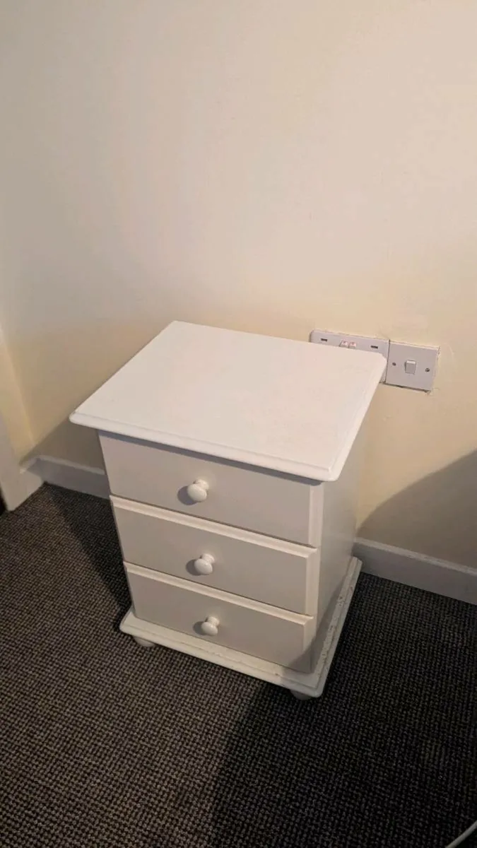 Bedside locker x 5 - Image 1
