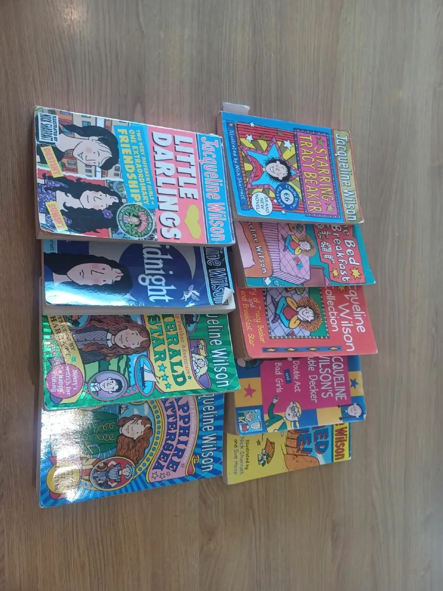 Sets of childrens books - Image 1