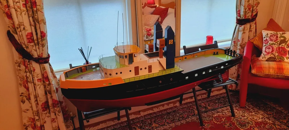 Model ship - Image 1