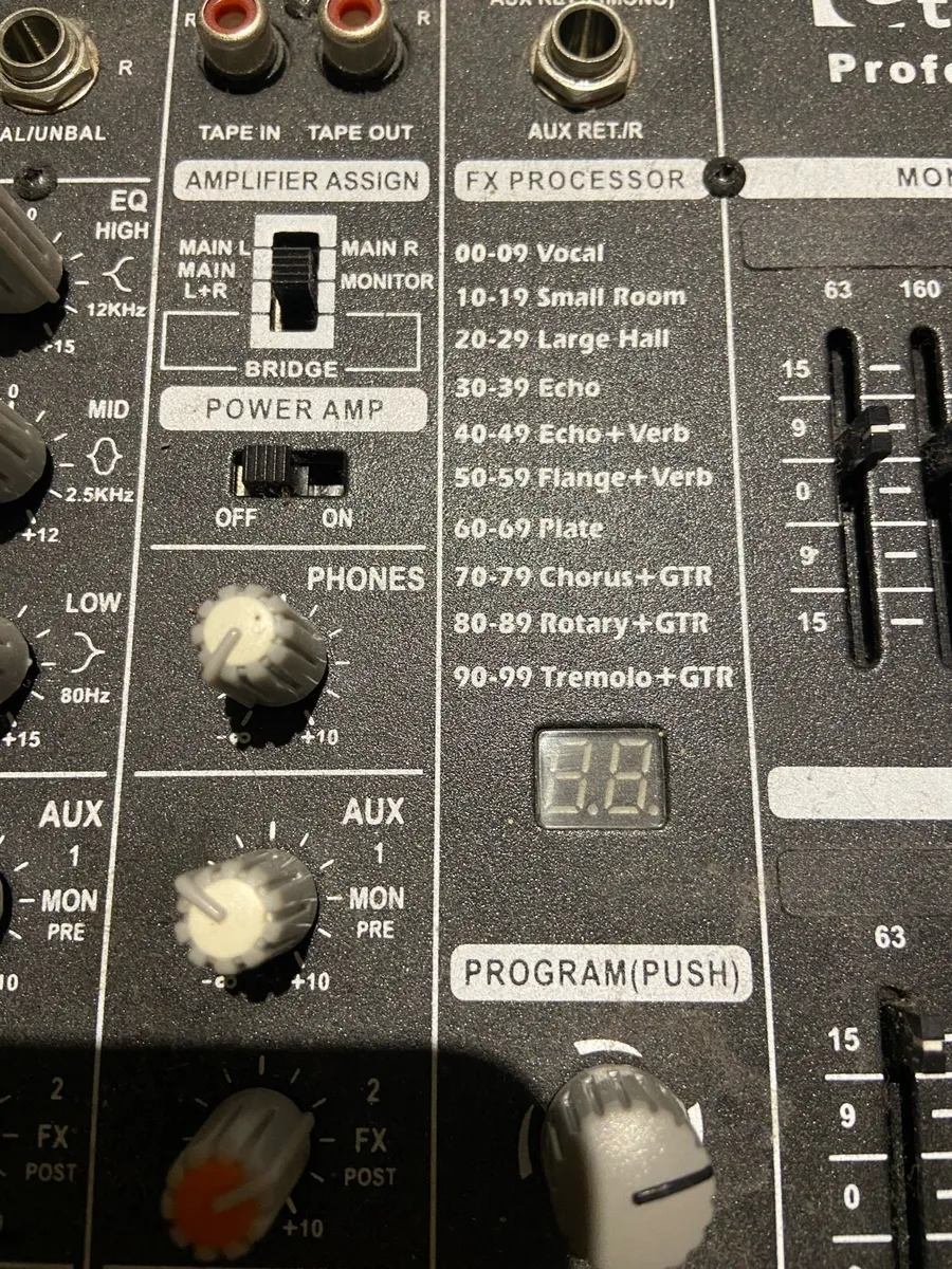 The t mix powered mixer desk 500 watt - Image 3