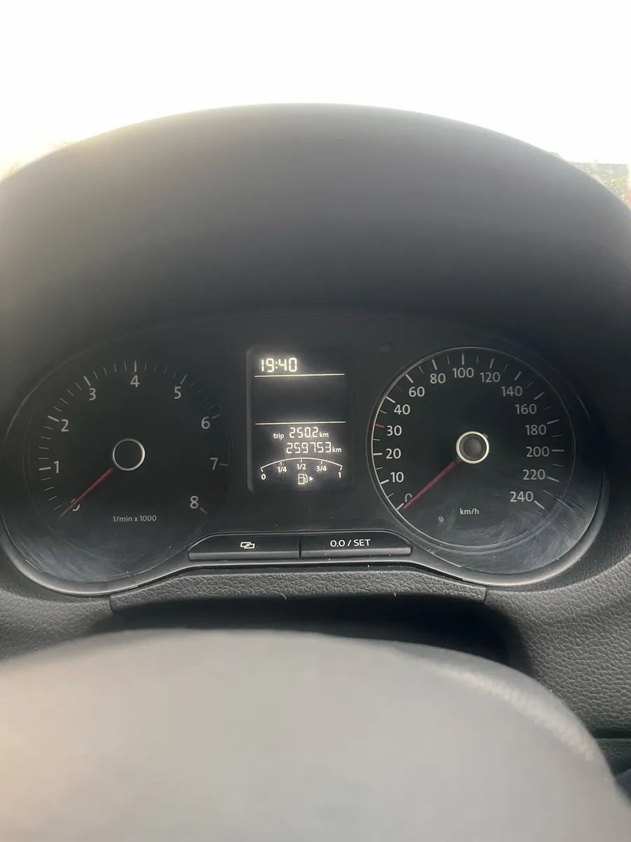 2012 Volkswagen Polo - Image 2