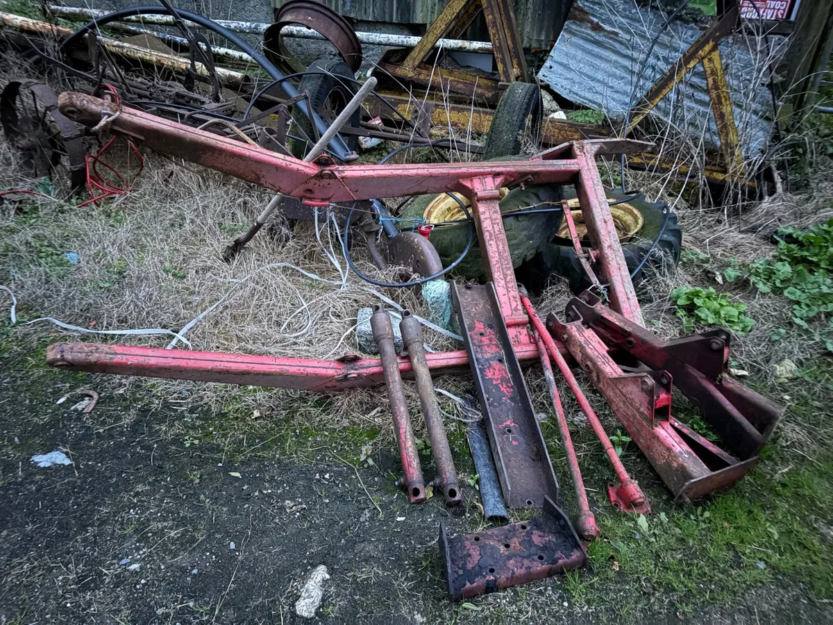 Massey Ferguson loader 135/165 - Image 1