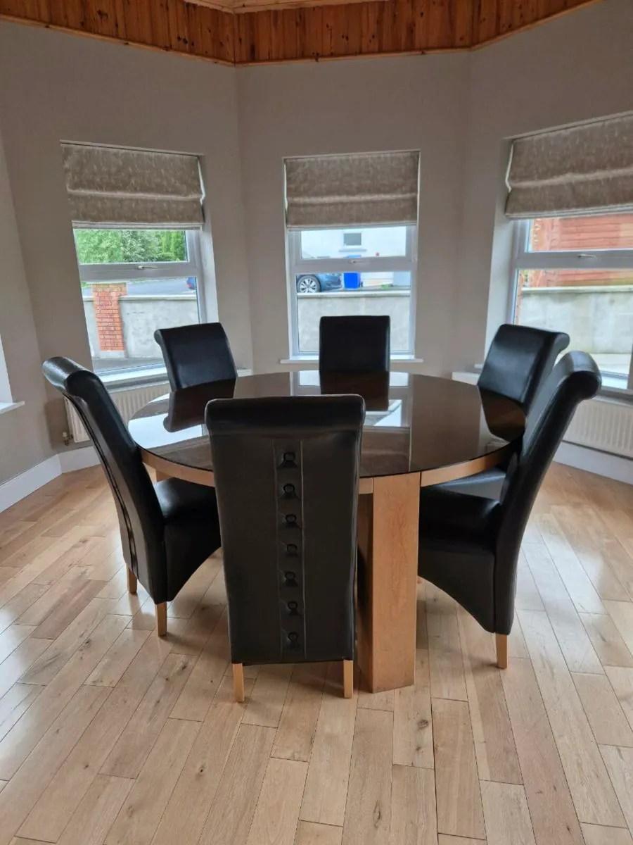 Dining table - Image 1