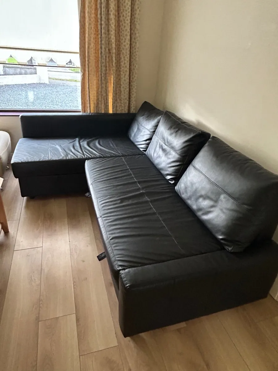 Suite of furniture - Image 1