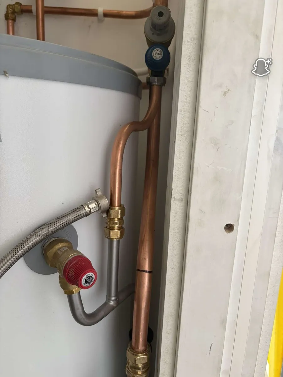 2 plumbers available - Image 2
