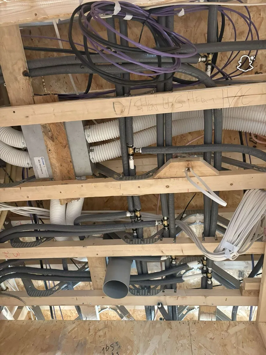 2 plumbers available - Image 4