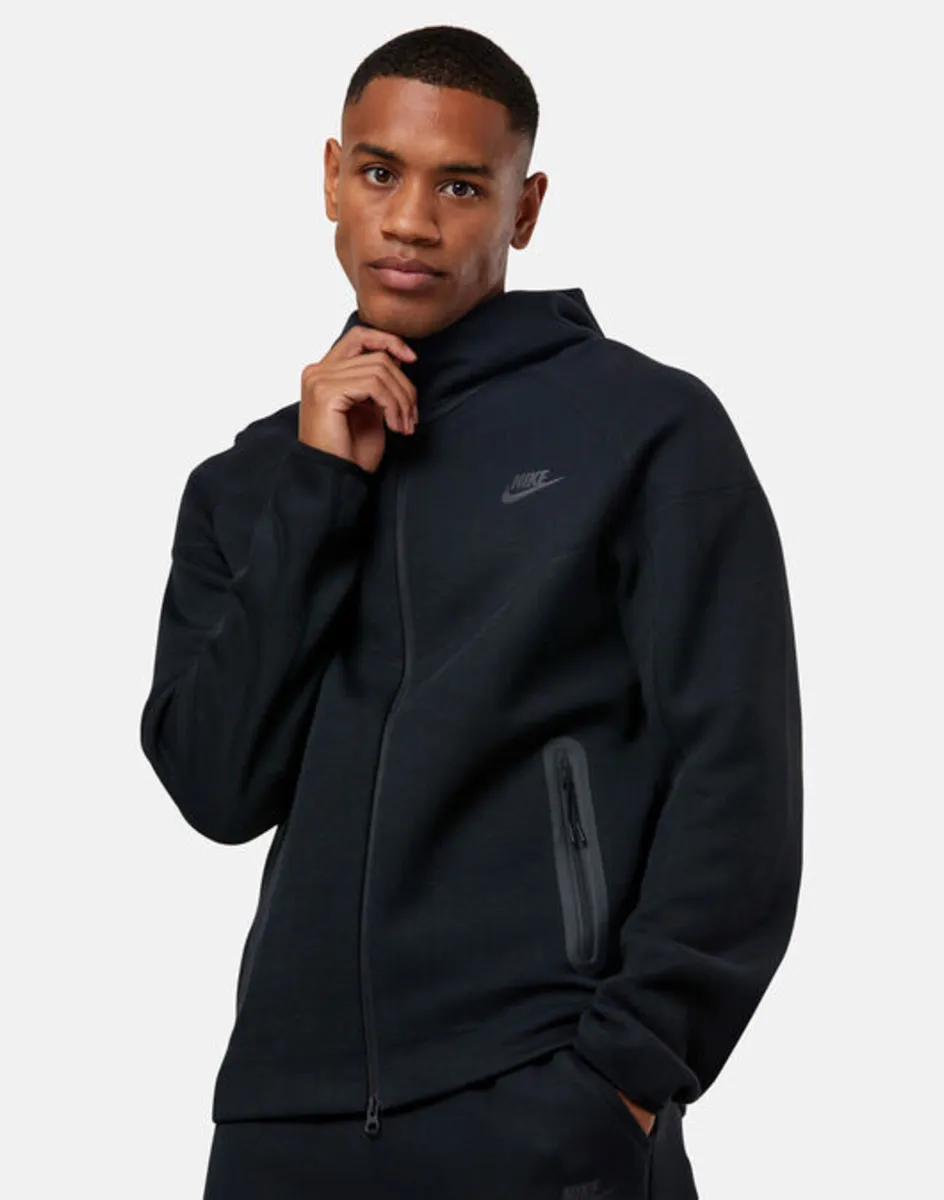 Black Nike Tech Fleece