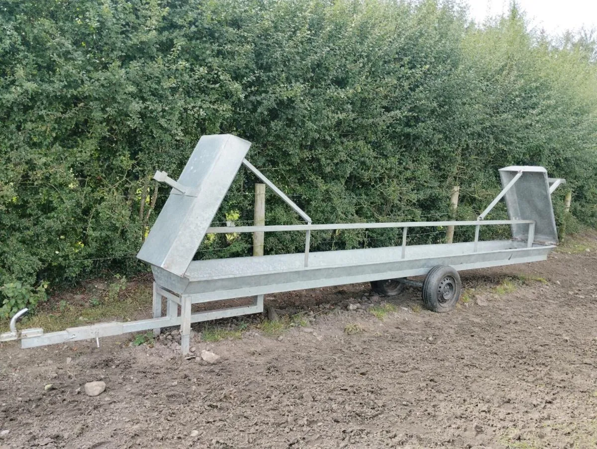 30ft cattle trough - Image 1