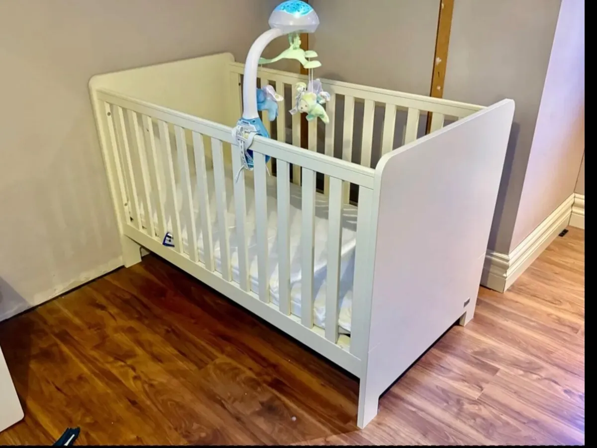 * Mamas & Papas Cot bed    * Excellent Condition * - Image 1