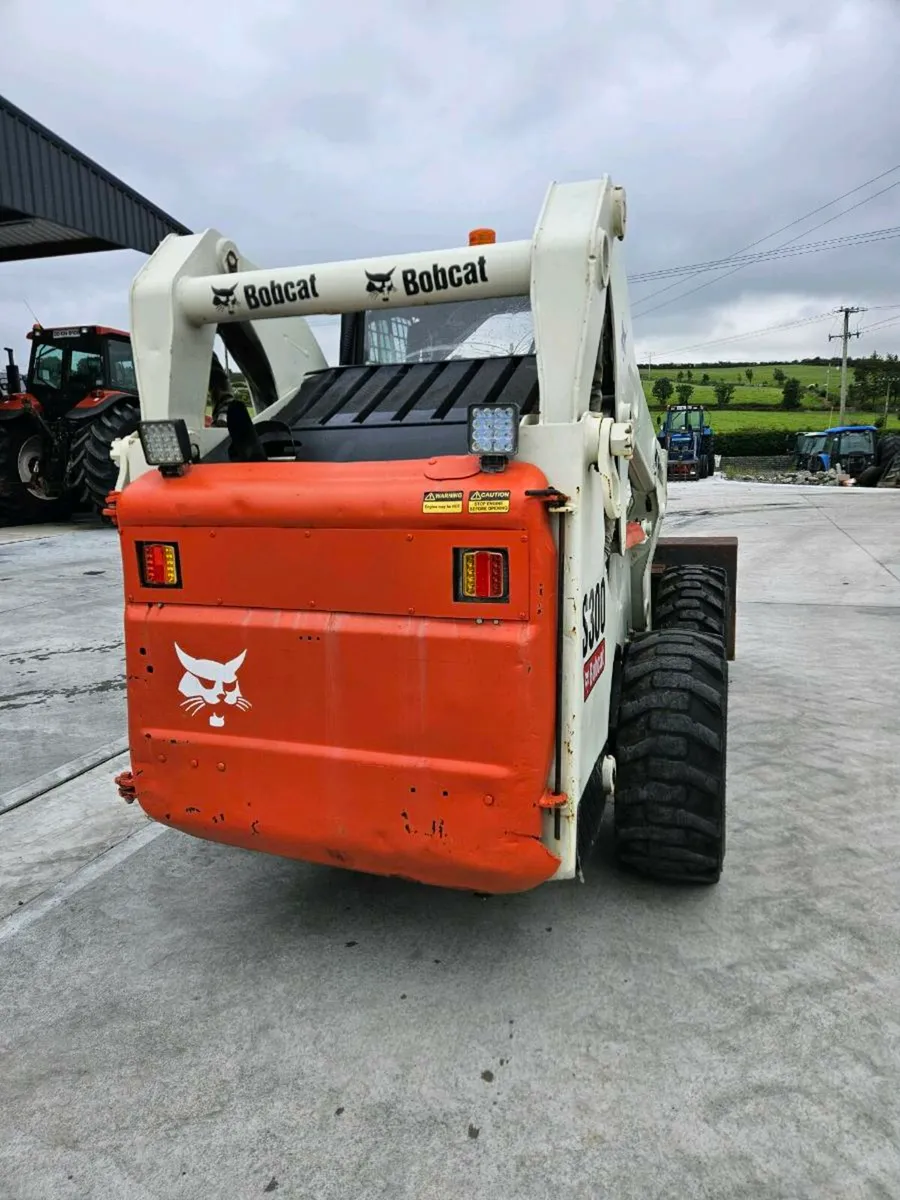 Bobcat S300 skid steer loader - Image 4