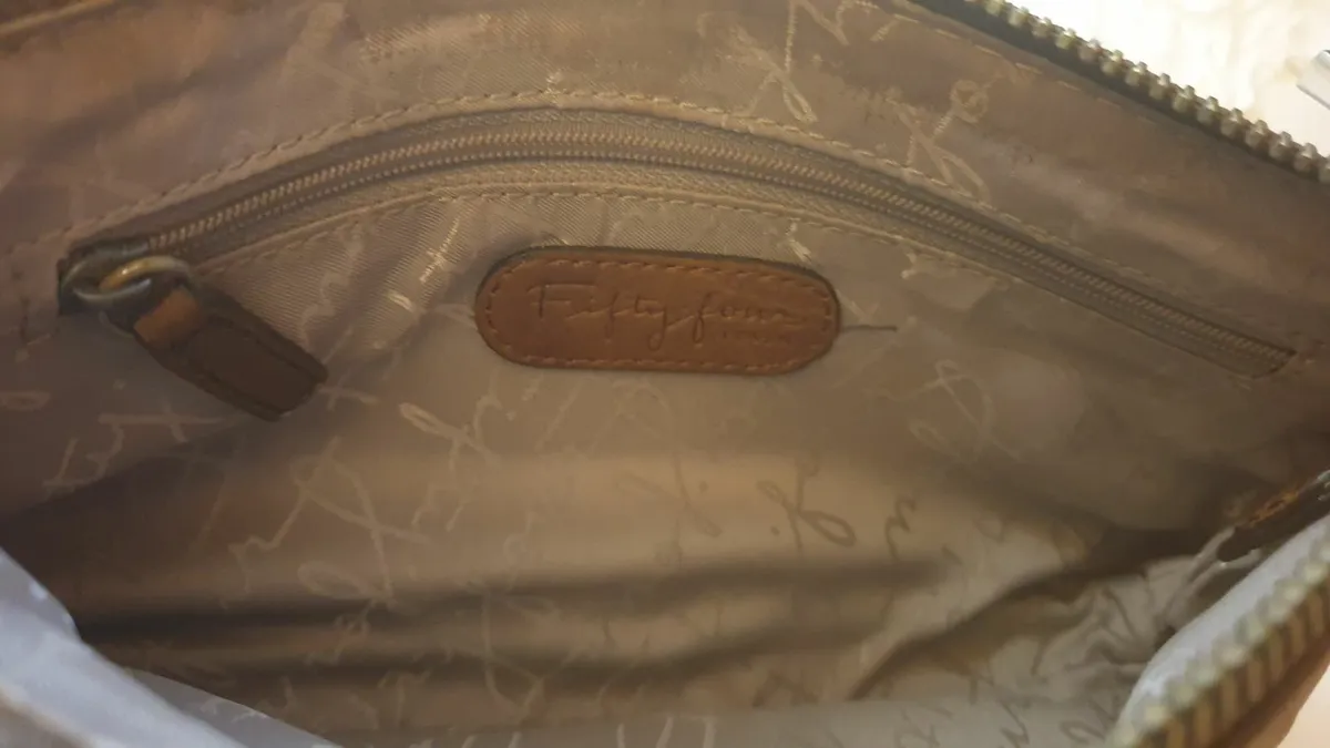 Leather wristlet pouch by Fossil - Image 4