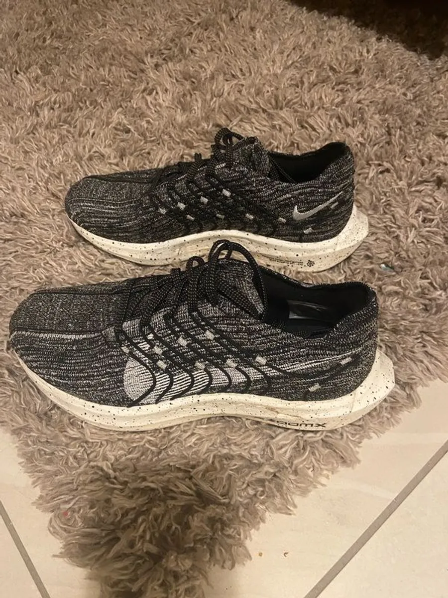 Runners - Image 1