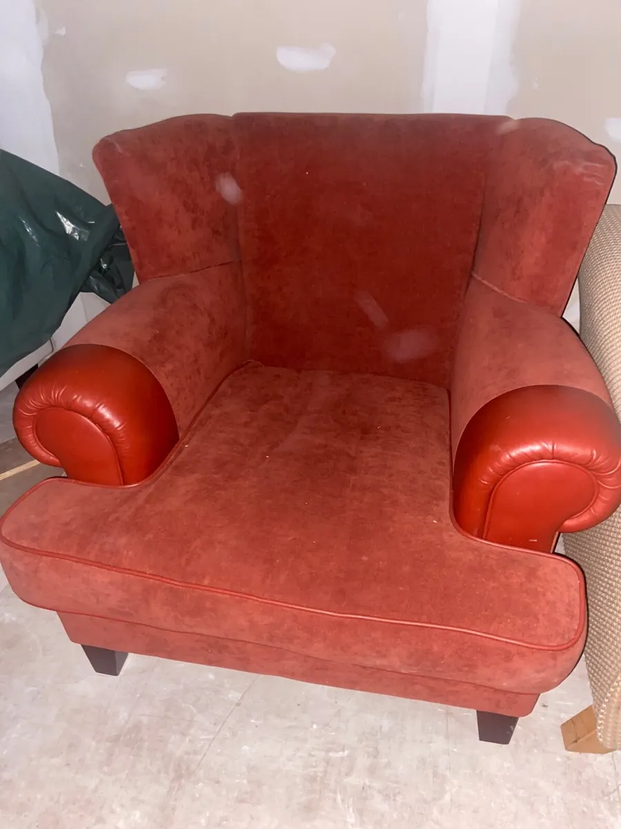 Reid furniture 2 seater sofa and two chairs - Image 2