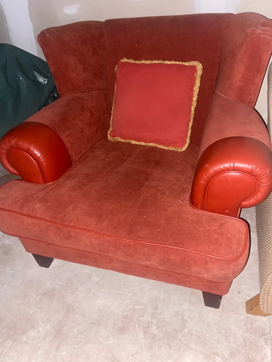 Reid furniture 2 seater sofa and two chairs - Image 4