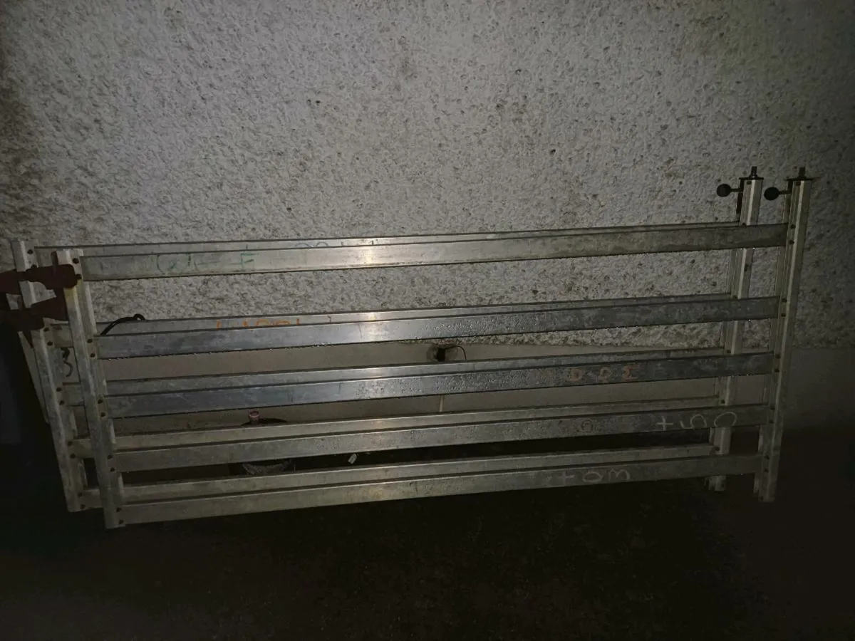 Ifor williams sheep and cattle dividers - Image 1
