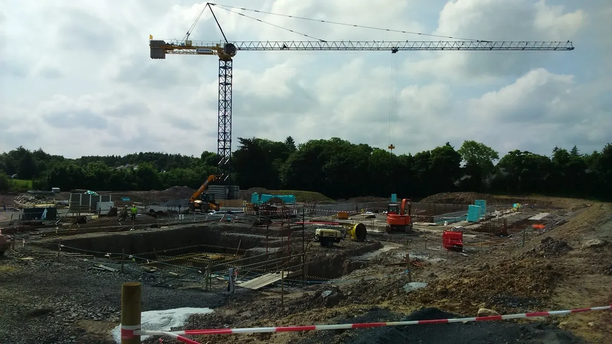 Tower crane - Image 1
