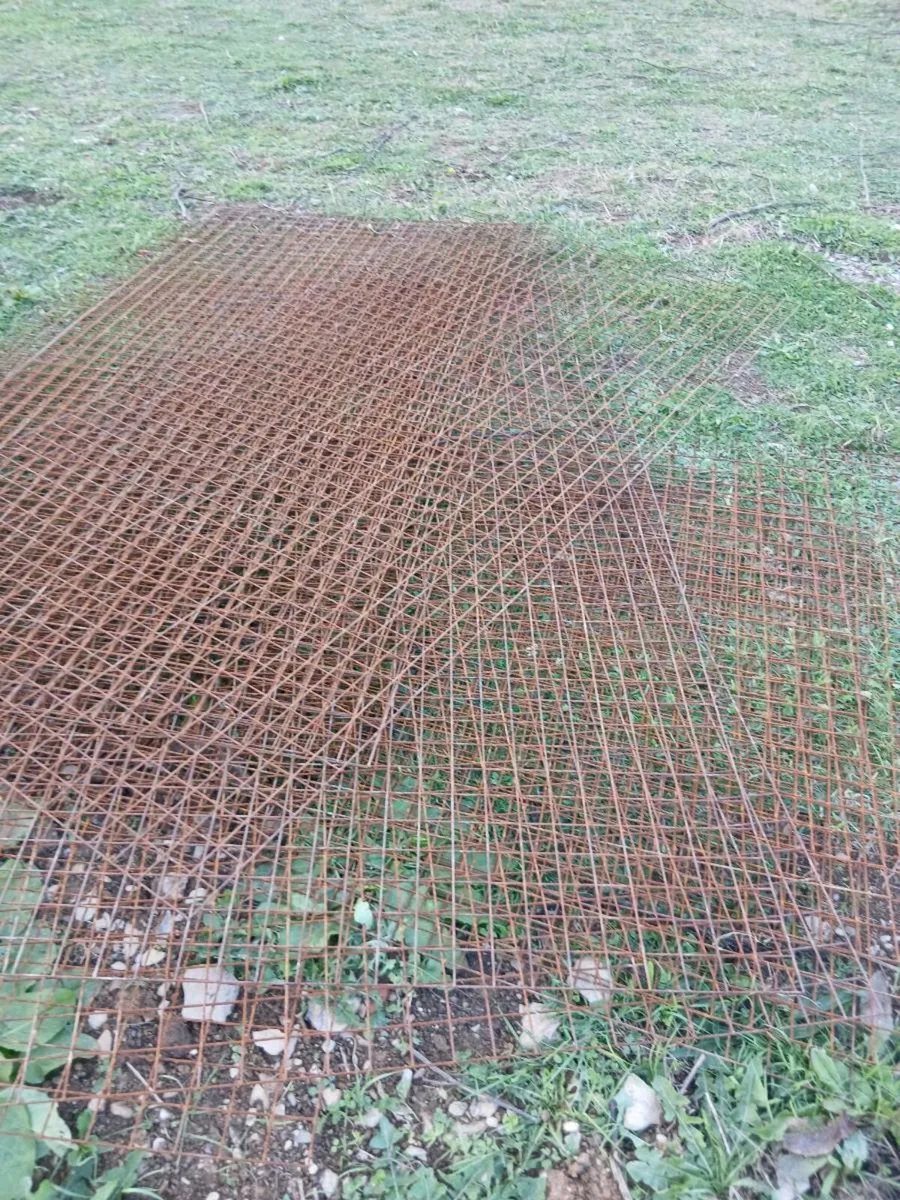 Mesh wire  side 8 by4 Two Inc box - Image 2