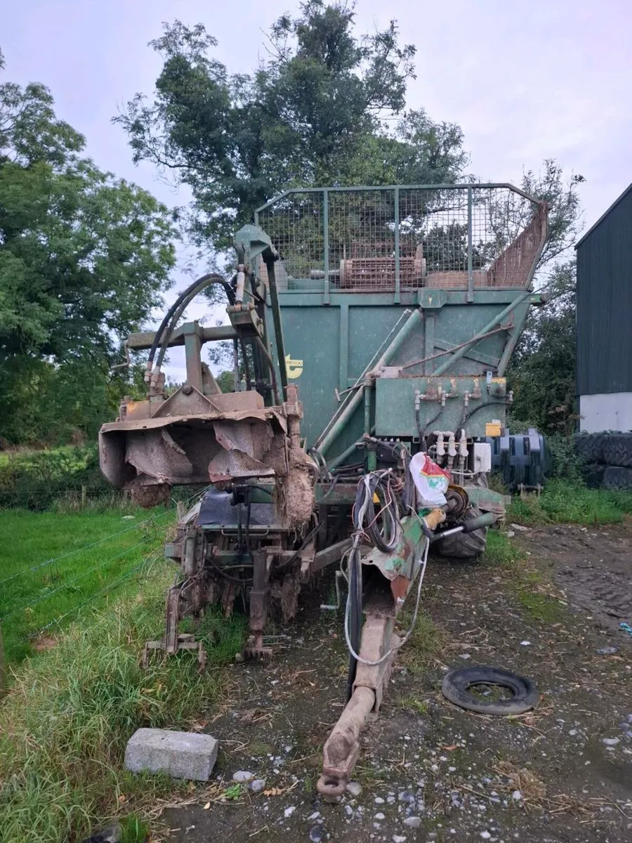 Thyregod T7 beet harvester - Image 1