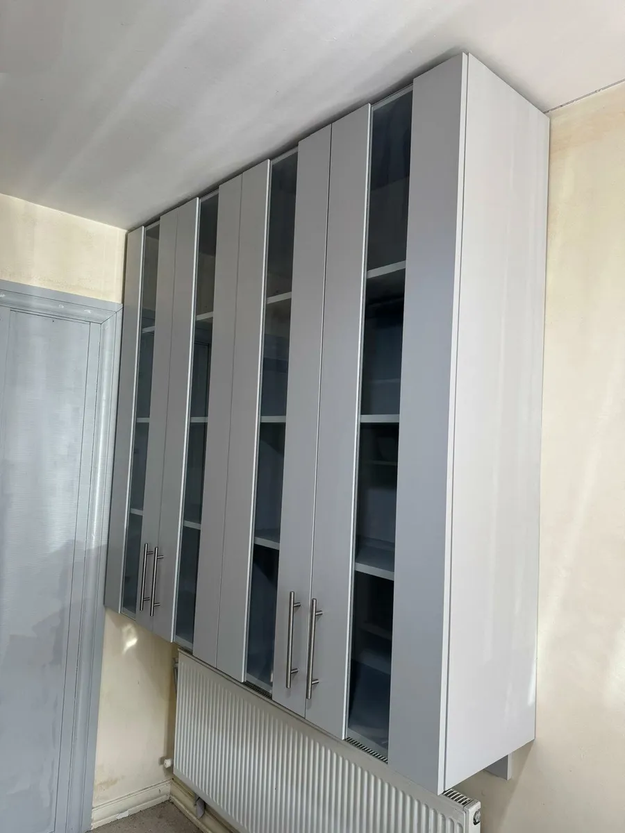Glass unit - Image 1