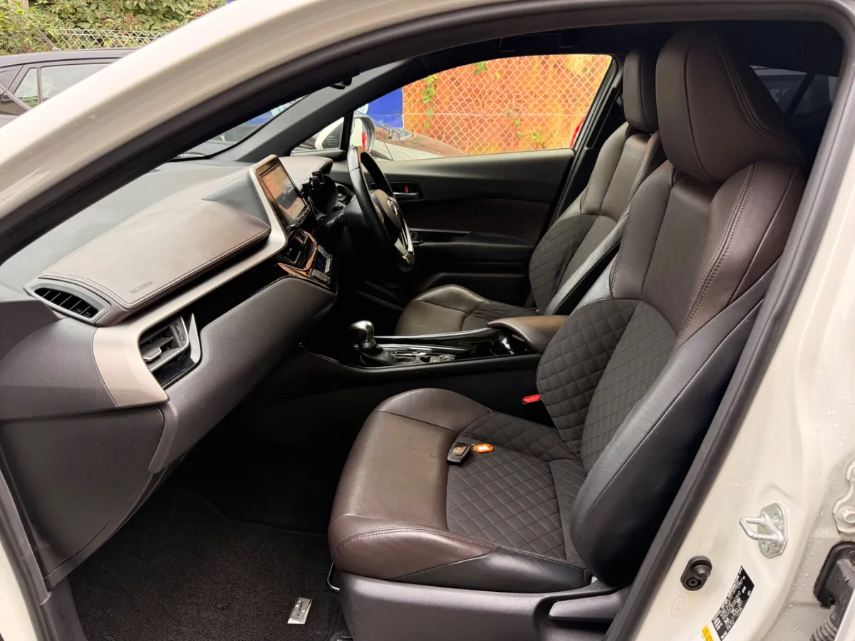 Toyota C-HR 2017 Self charging hybrid with WARRANT - Image 4