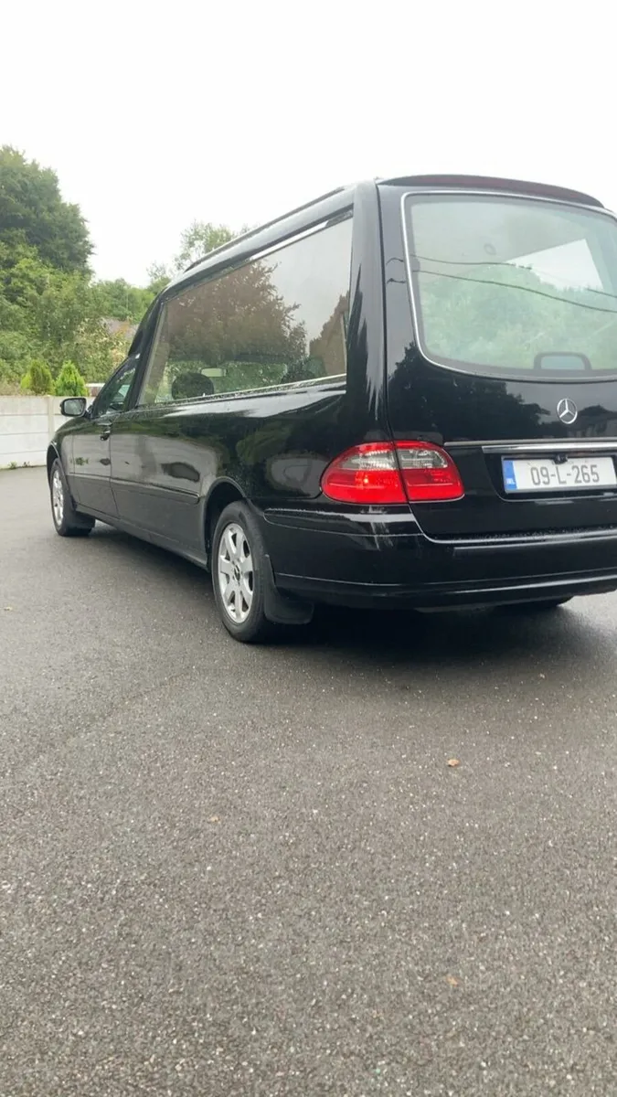 Mercedes-Benz Hearse09 - Image 4