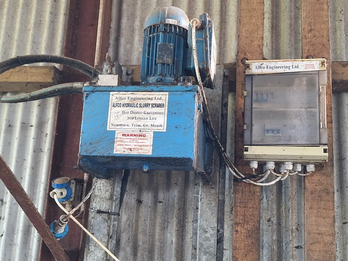 Hydraulic scrapers - Image 1