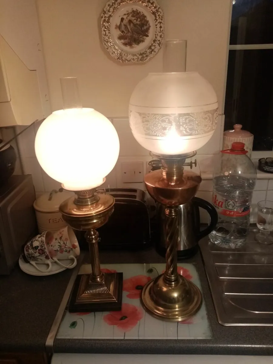 2 victorian Oil lamps - Image 1