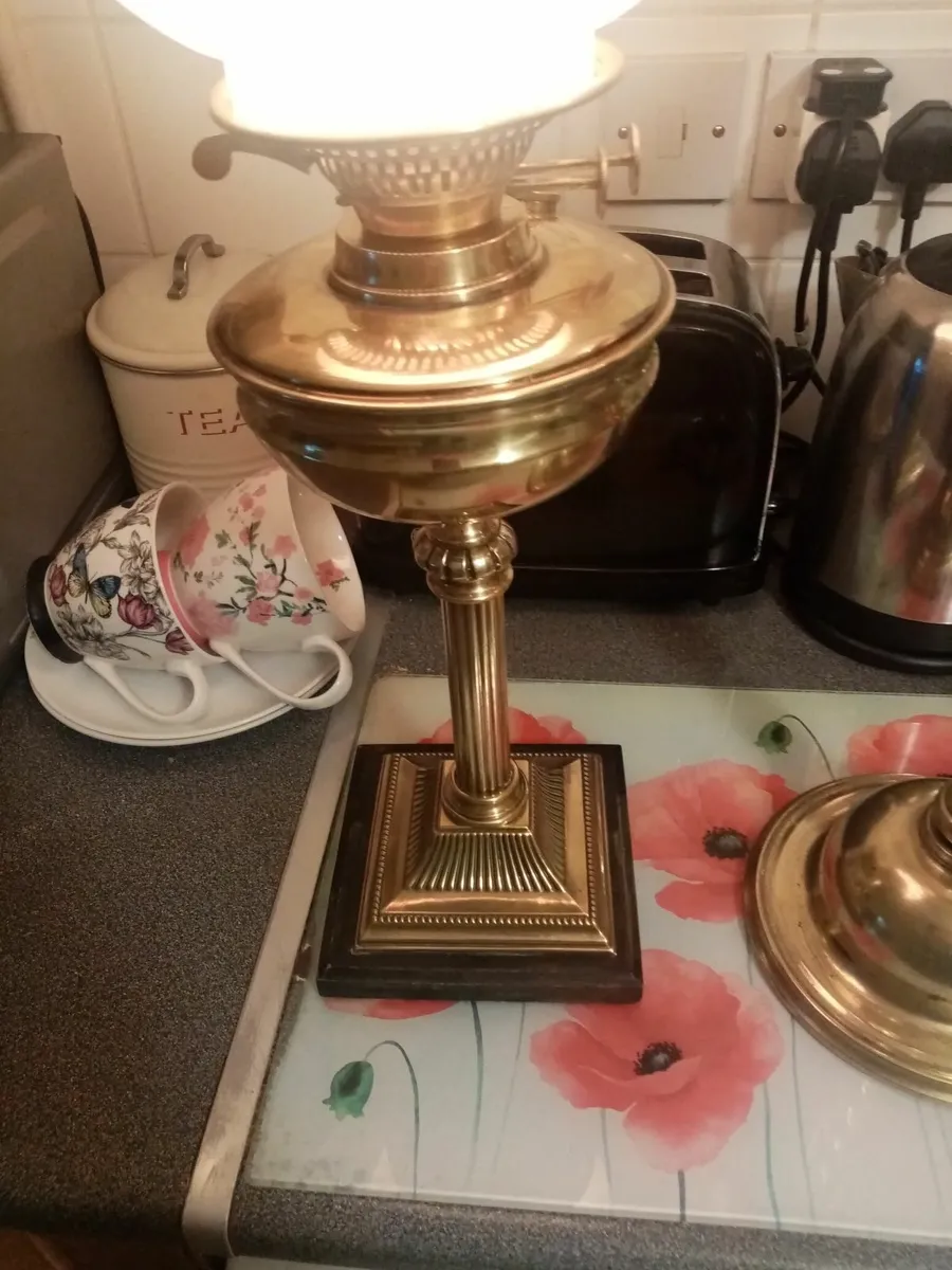 2 victorian Oil lamps - Image 2