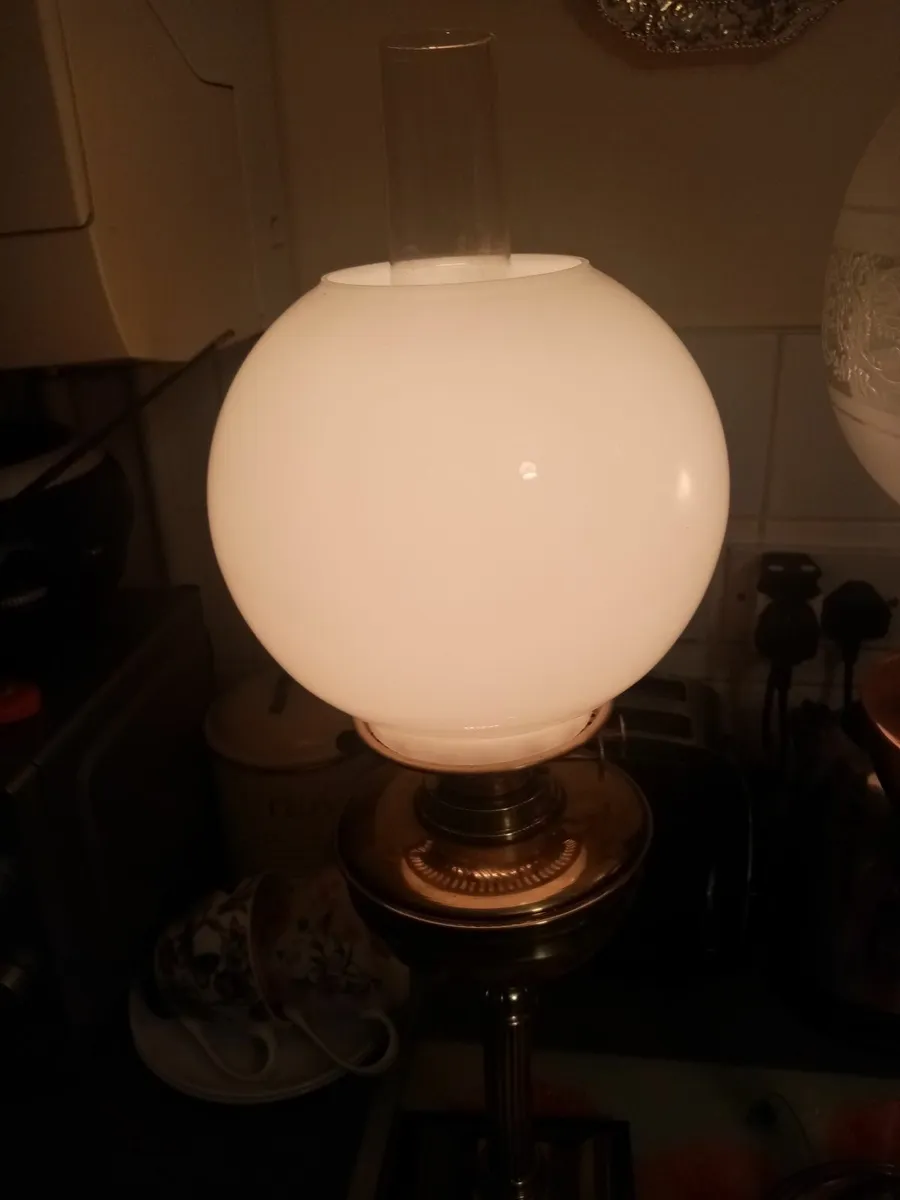2 victorian Oil lamps - Image 3