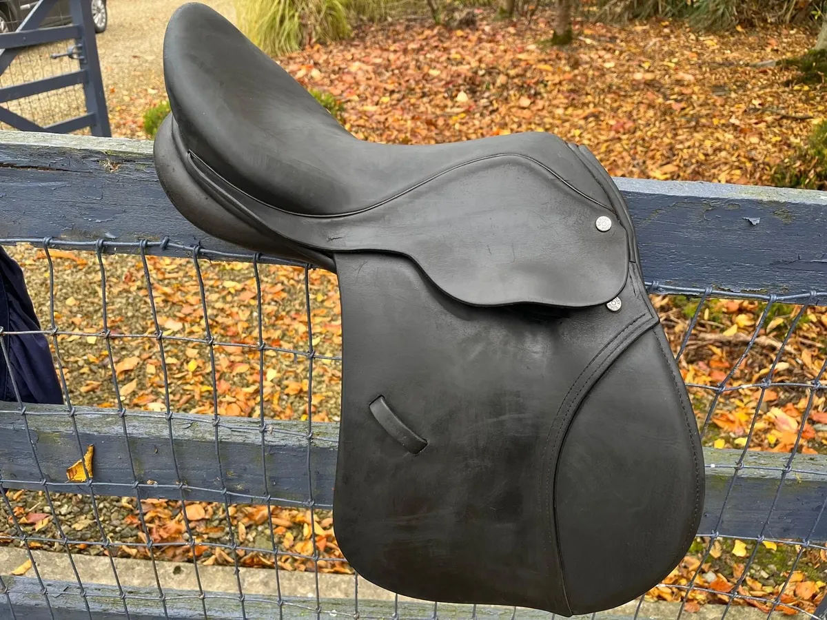 Berneys 15 Inch Saddle - Image 2