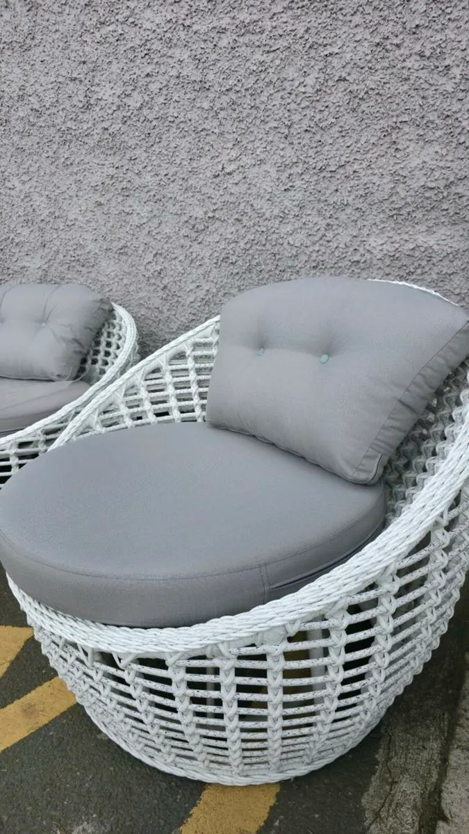 Rattan Garden furniture set brand new - Image 4