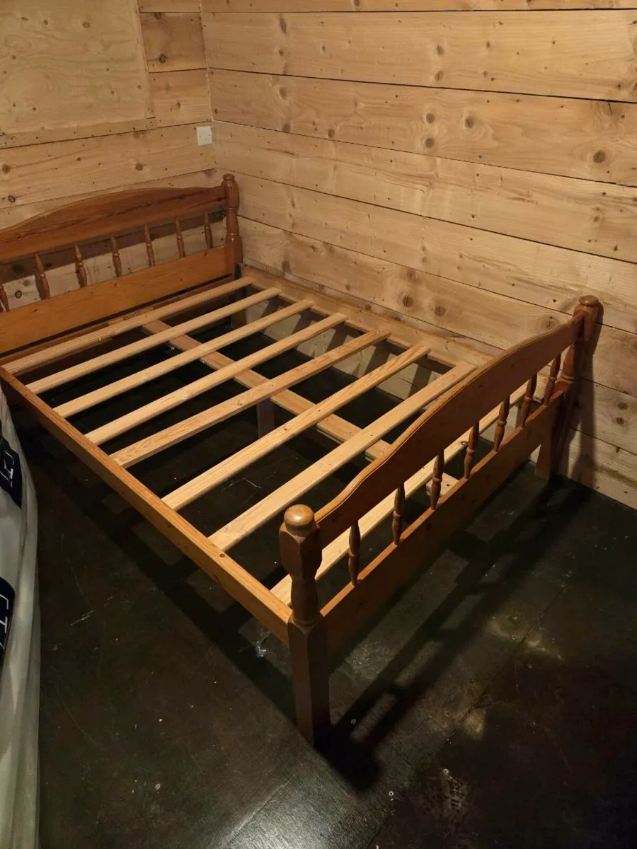 Double bed with new mattress and mirror - Image 1