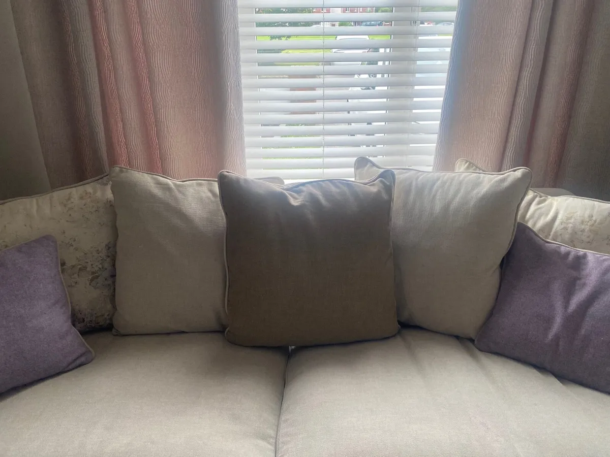 Three seater couch - Image 2