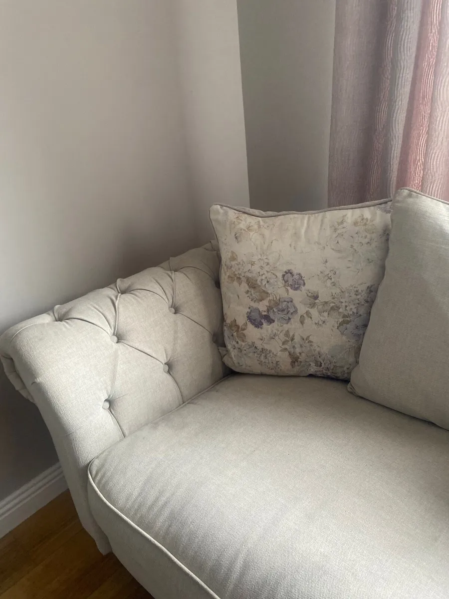 Three seater couch - Image 1