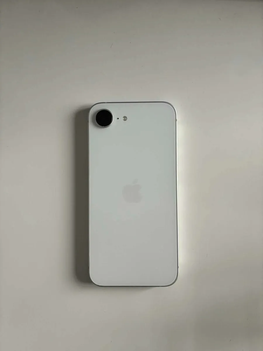 Brand new iphone 16e - Image 1