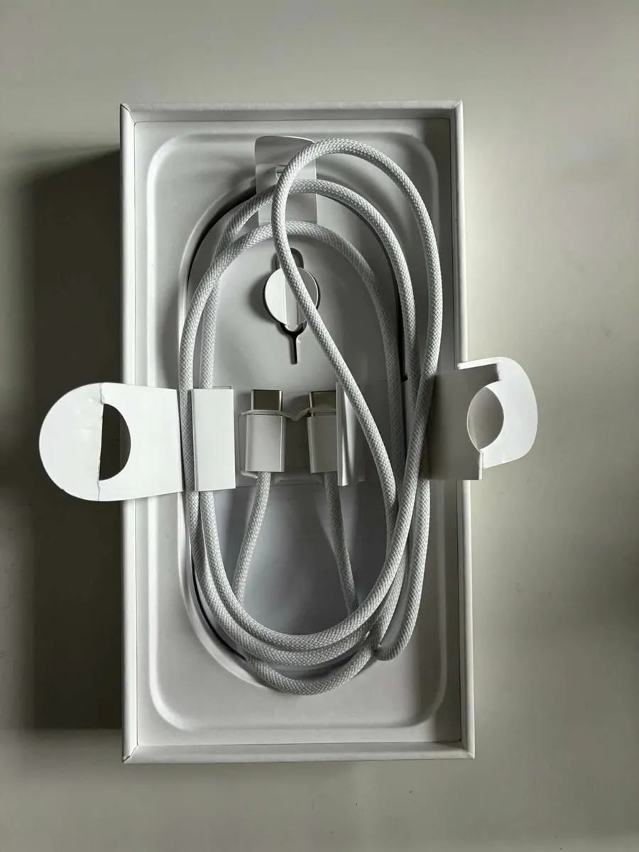 Brand new iphone 16e - Image 2