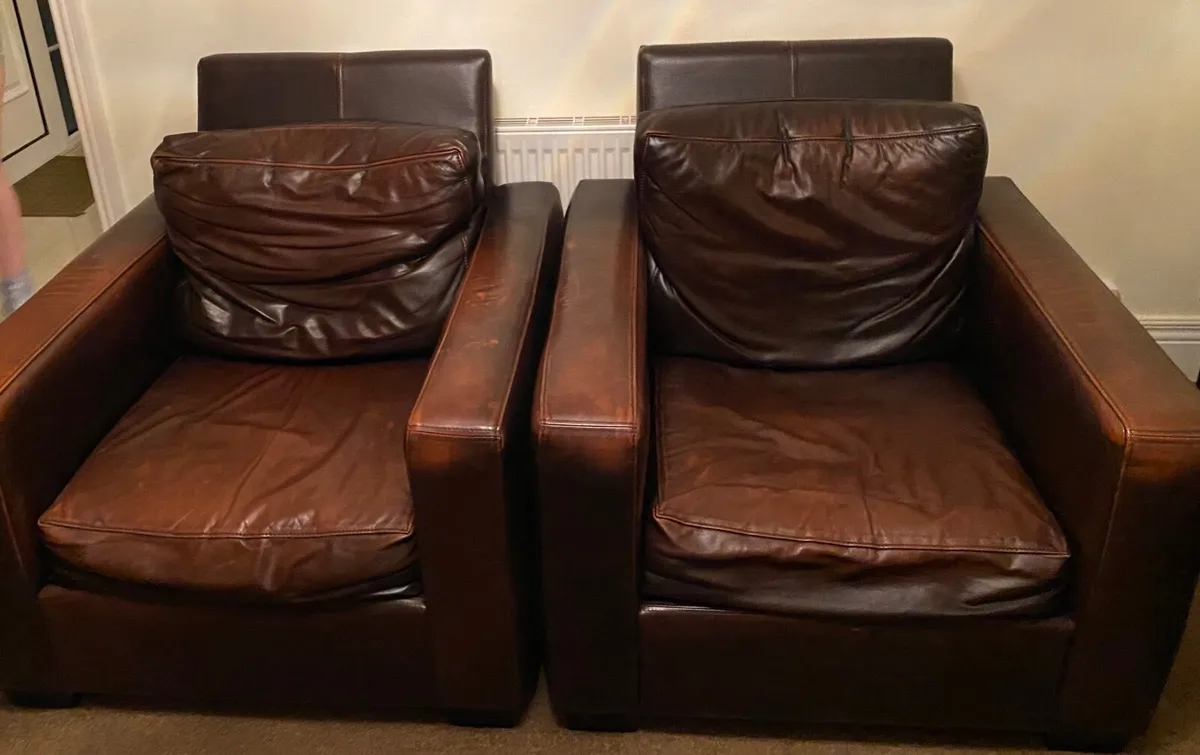 Brown leather couch - Image 1