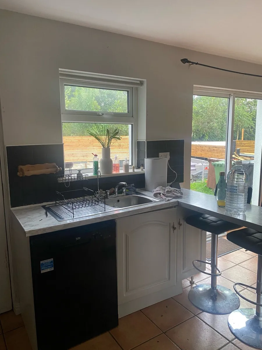 Kitchen Units - Image 1
