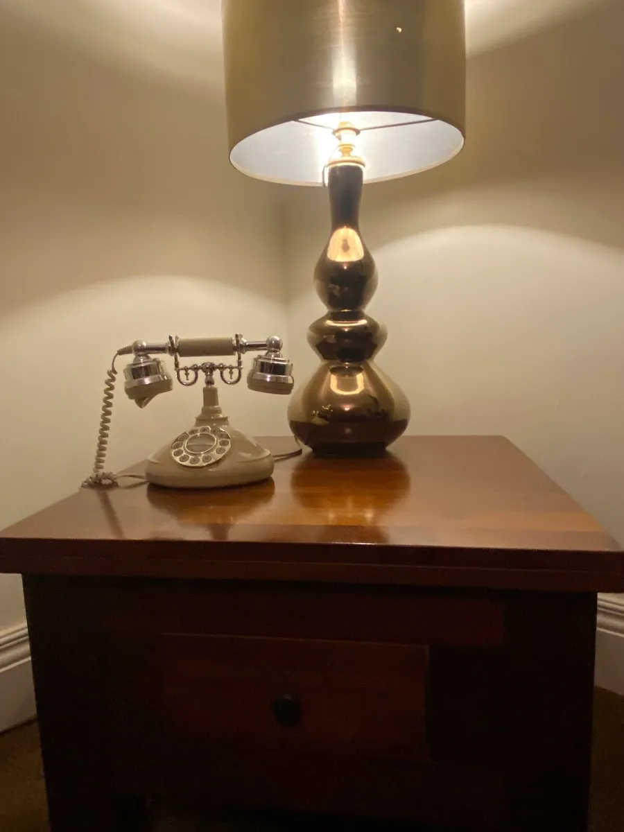 Side table and lamp - Image 1