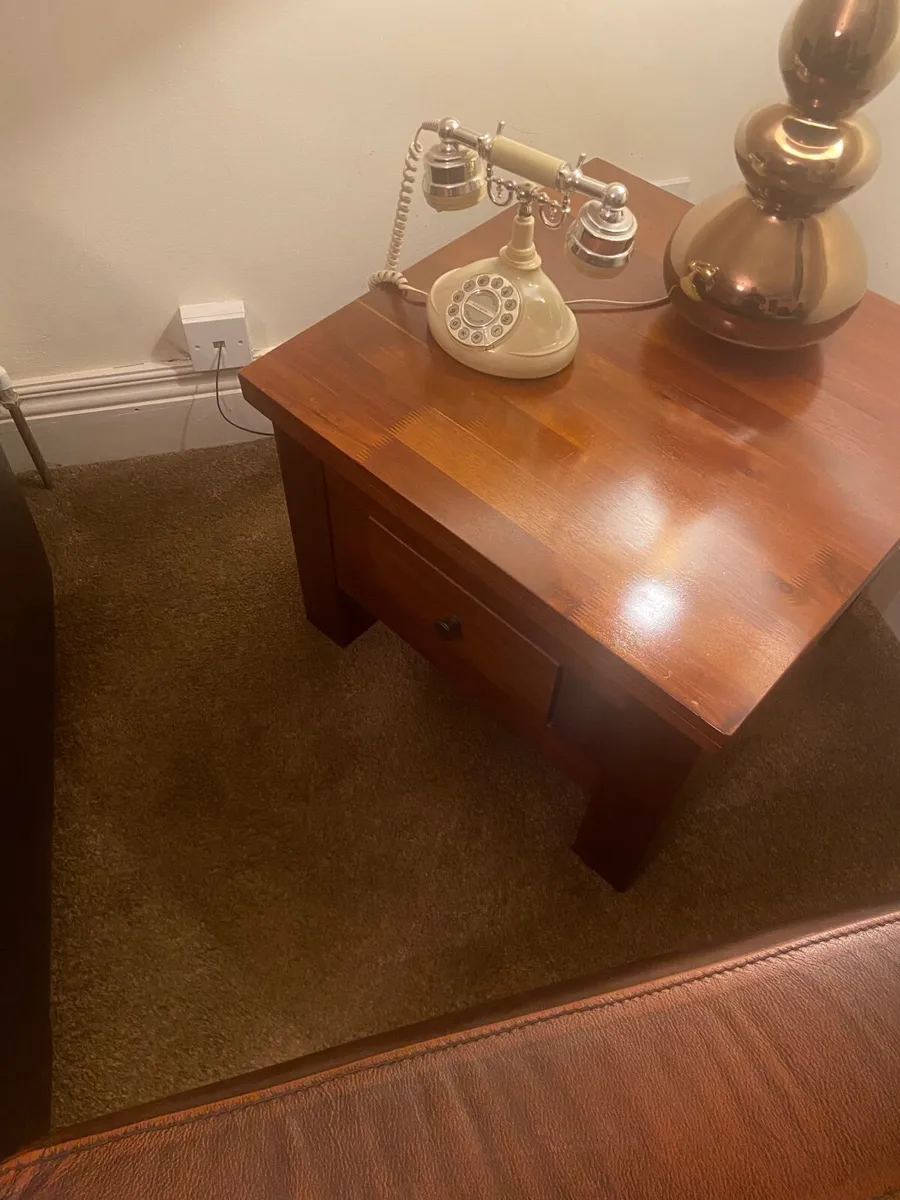 Side table and lamp - Image 3