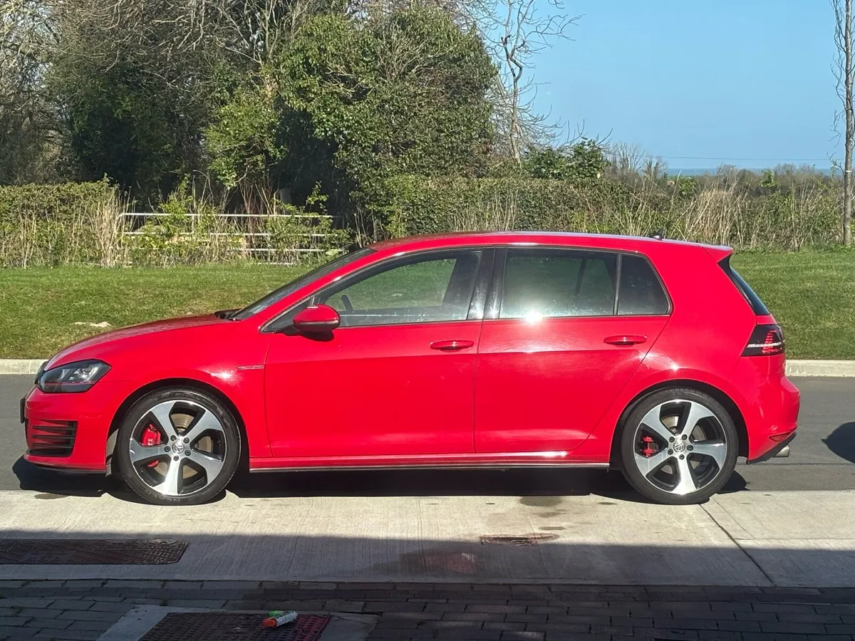 Volkswagen Golf GTI - Performance Pack - automatic - Image 2